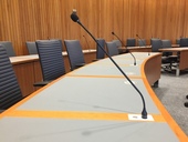 Tischanlage mit Mikrofon im SPD-Fraktionssaal / desk system with conference microphone in conference room for the SPD party