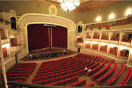 Nationaloper nach der Renovierung / 
National opera after reconstruction