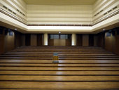 Blick in den Saal ohne Gestühl / View to the hall without chairs