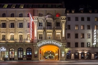 Eingangsbereich des Theaters / front entrance of the theatre © Robert Götzfried
