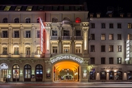 Eingangsbereich des Theaters / front entrance of the theatre © Robert Götzfried