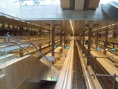 Blick auf Bahnsteigebene Nord-Süd-Richtung / view on lower platform level, north-south-direction