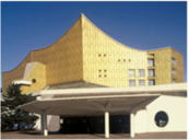 Eingang zur Philharmonie / Entrance to the Philharmonic hall
