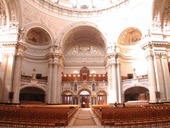 Blick zum Kircheneingang / view to the entrance of the church main room