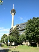 Landtagsgebäude mit Rheinturm / building with Rhine Tower