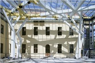 Fotografie, Bauphase mit z.T. noch unverkleidetem Dachstrebenwerk /( Photography, interior view with unfinished ceilings beams
