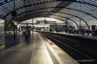 obere Bahnsteigebene / upper level platforms