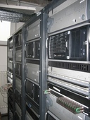 Blick in den zentralen Geräteraum des OSZ / View into the central equipment room of the OSZ
